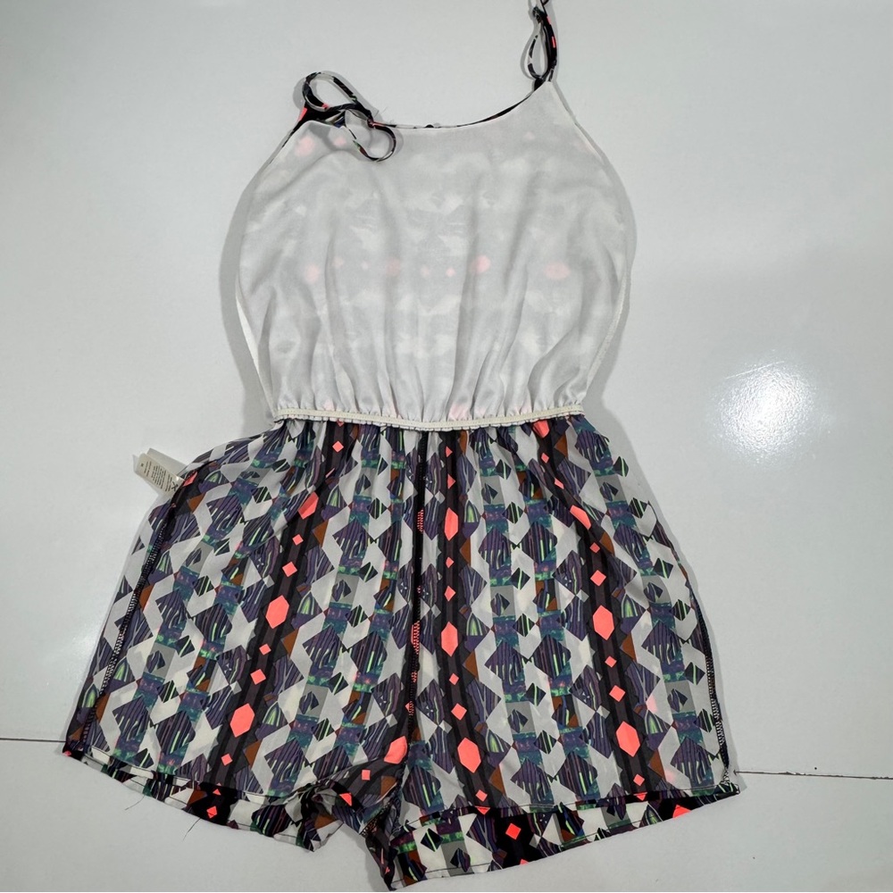 Everly Geometric Print Sleeveless Romper Size M - Picture 10 of 11
